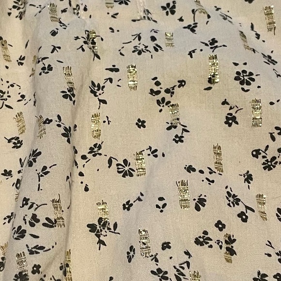 Vince Camuto white black & gold short baloon sleeved blouse NWOT SIZE SMALL - Picture 2 of 7